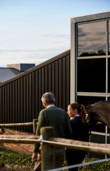 Elegant beklædning af tag og facade, Nibevej 225, Frejlev, Aalborg,
